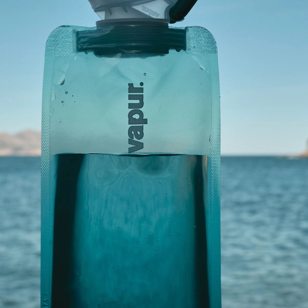 Vapur Wide Mouth Anti-Bottle 1L Gradient Malibu Teal 4 Vapur Wide Mouth Anti-Bottle 1L Gradient Malibu Teal - Image 2