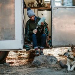 Earthwell Kewler Opener Vacuum Bottle 946ml Sequoia Pine -UK Camping Equipment Sales Shop earthwell kewler opener lifestyle 002 3