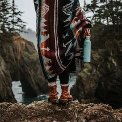 Earthwell Woodie Vacuum Bottle 650ml Pine / Volcanic Black -UK Camping Equipment Sales Shop earthwell woodie vb lifestyle 003 2